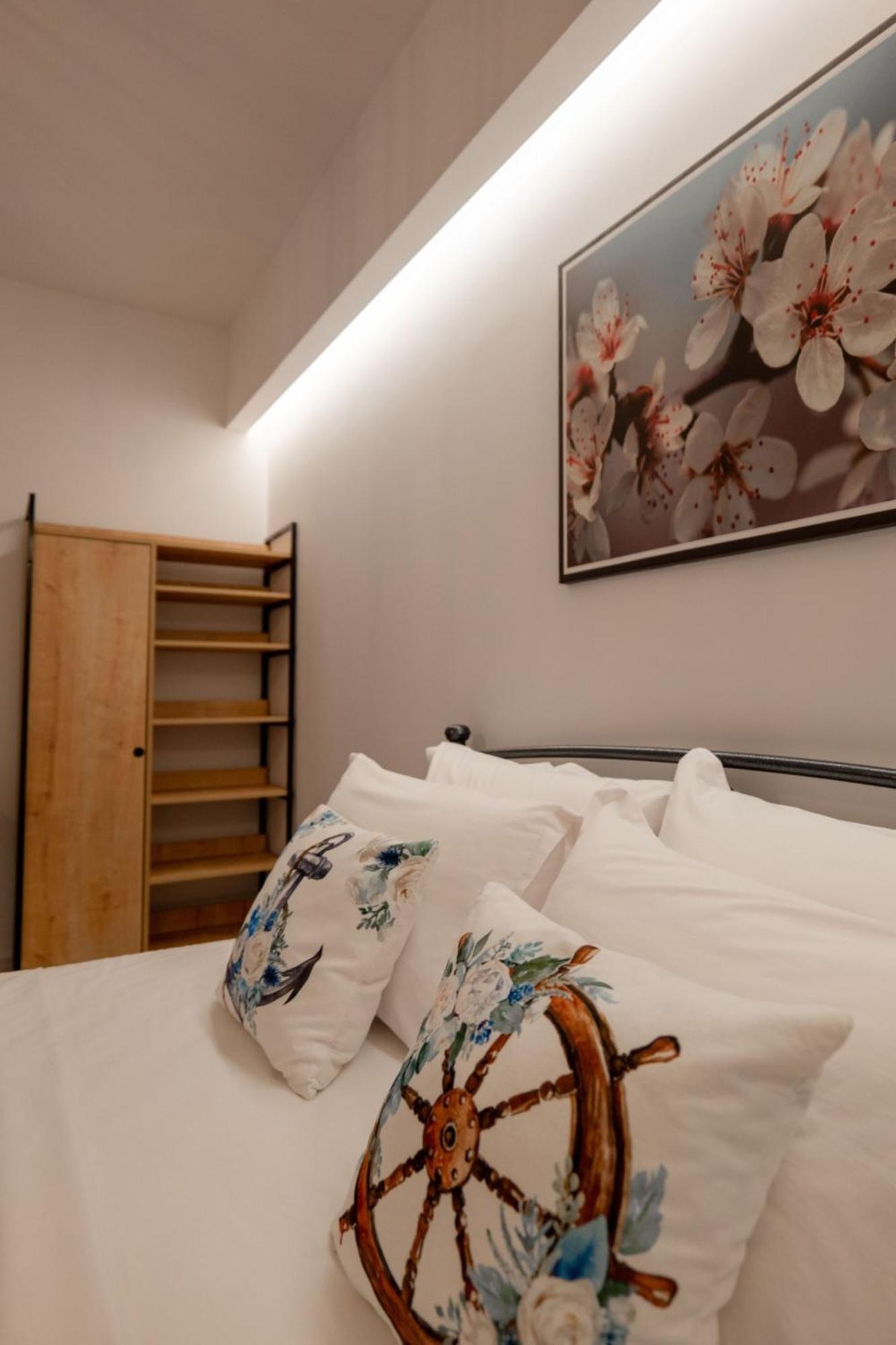 Aleksandra Apartments Sarande Bagian luar foto